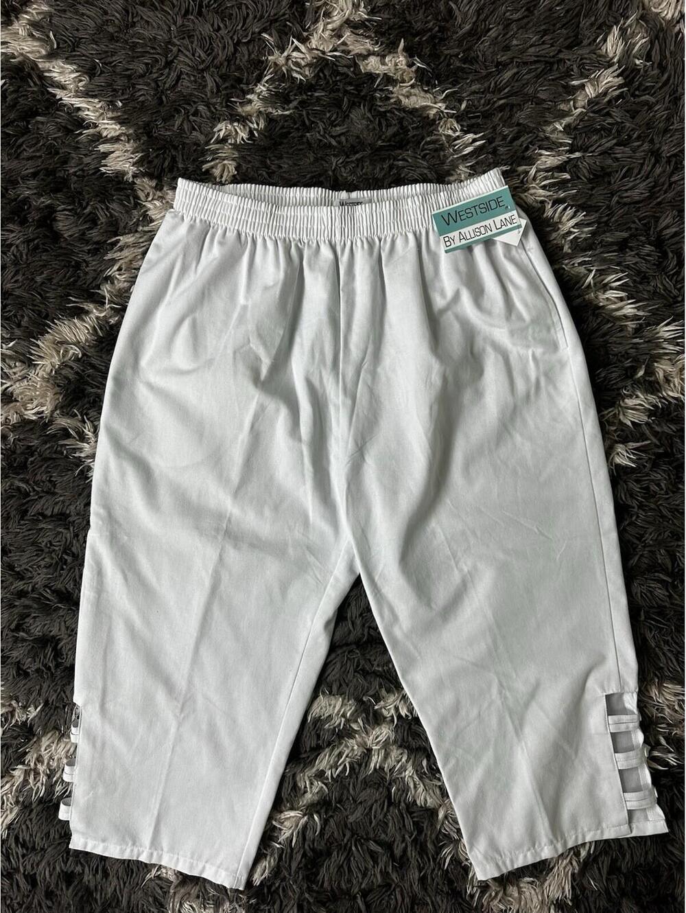 Westside By Allison Lane Capri Pants Womens XL White Elastic Waist Cutout NWT